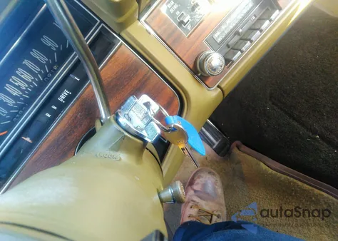 1976 Cadillac Seville z USA, uszkodzony, nr VIN 6S69R6Q462676